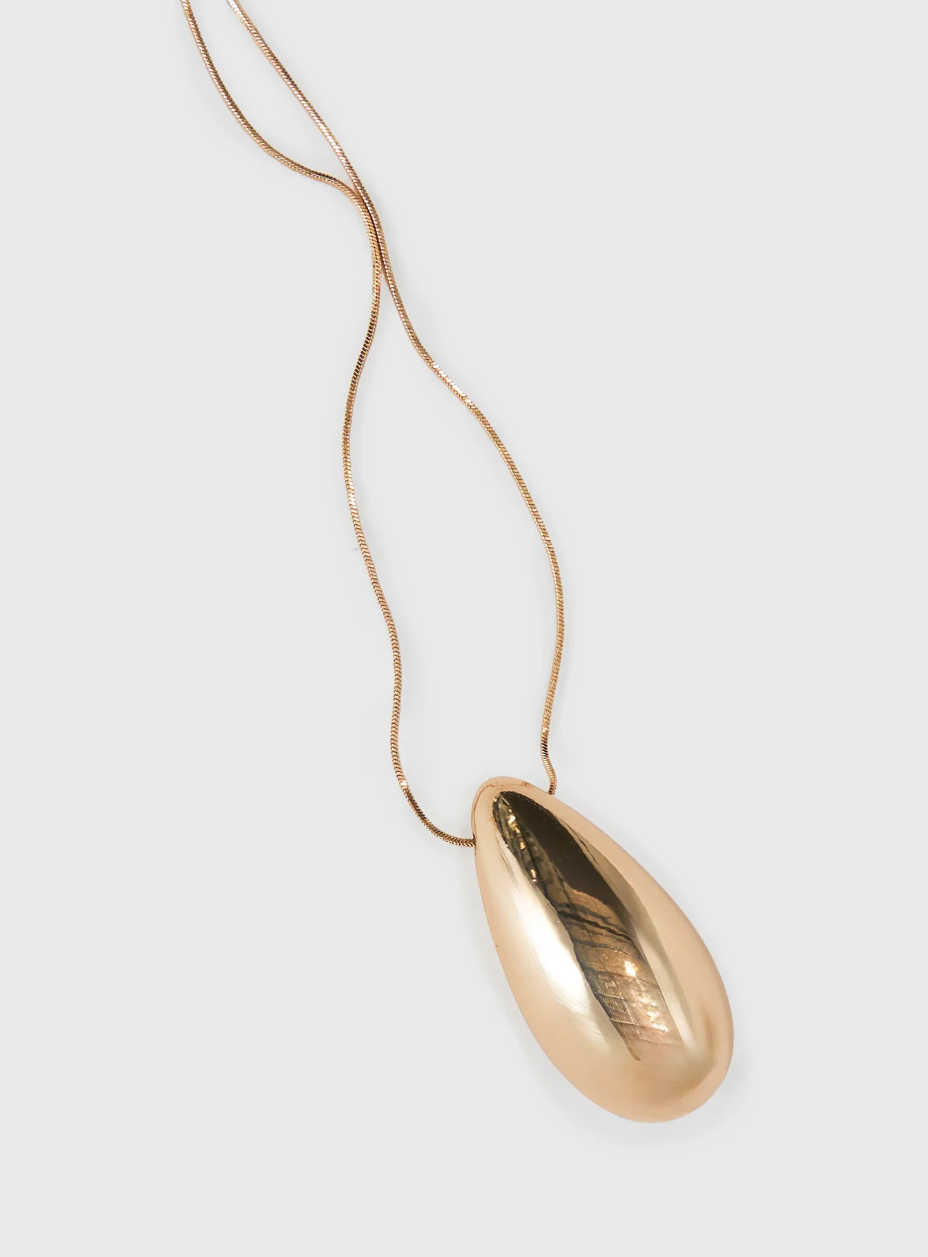 Attracted Pendant Necklace Gold - Image 3