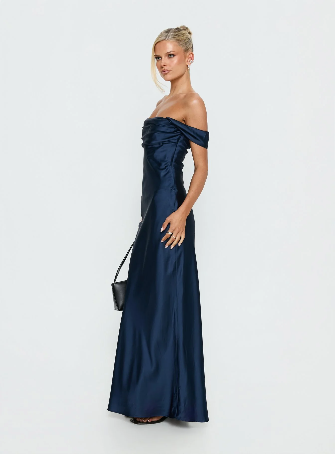 Azura Off The Shoulder Maxi Dress Navy - Image 4
