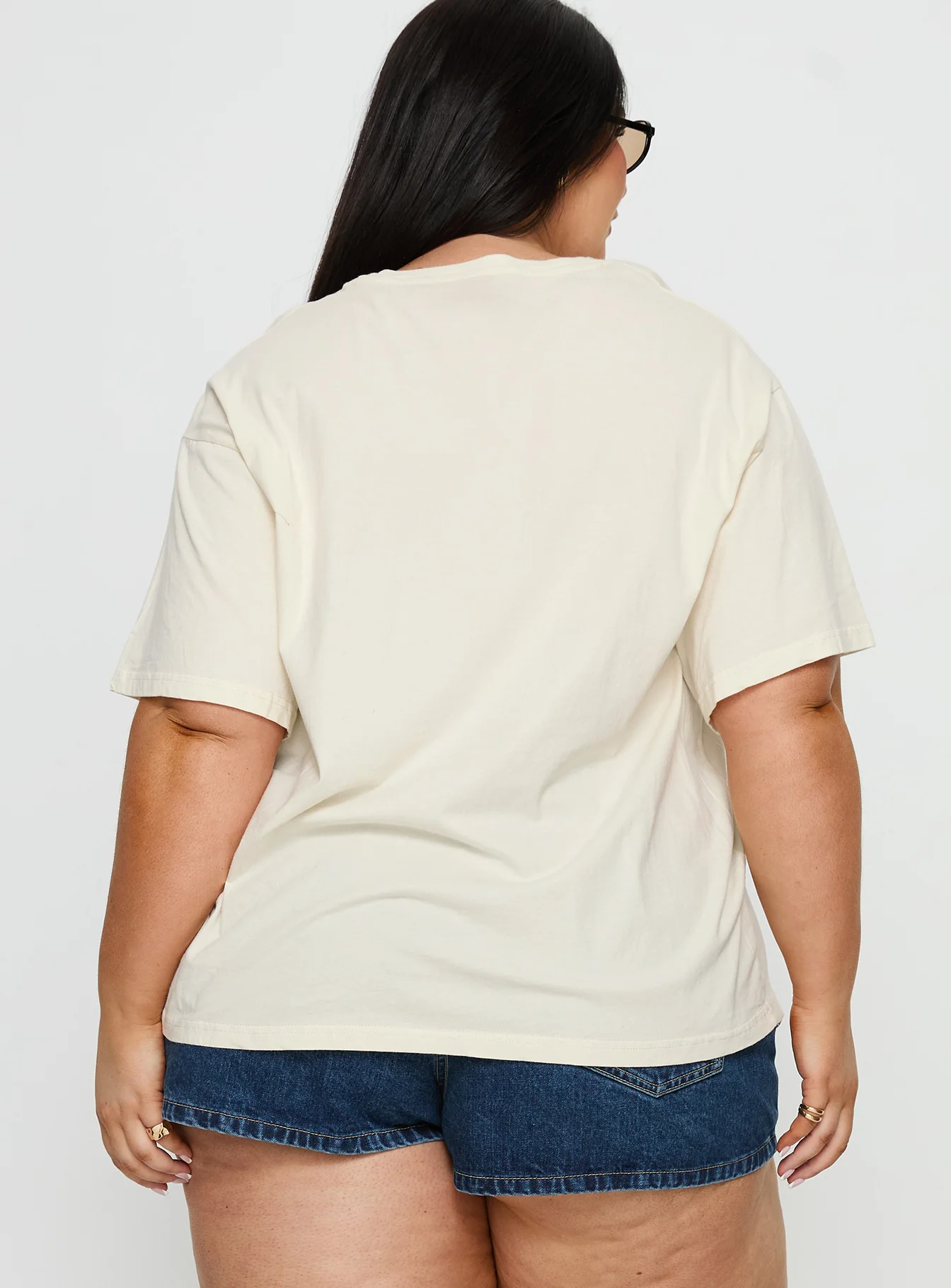 Cherrie Amore Oversized Tee White Curve - Image 5