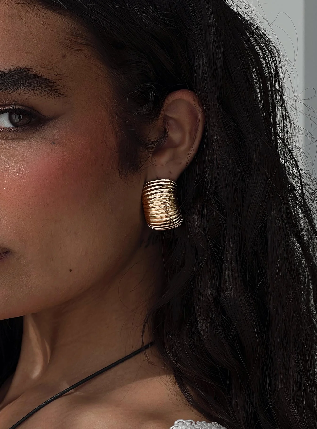 Georgette Earrings Gold - Image 4