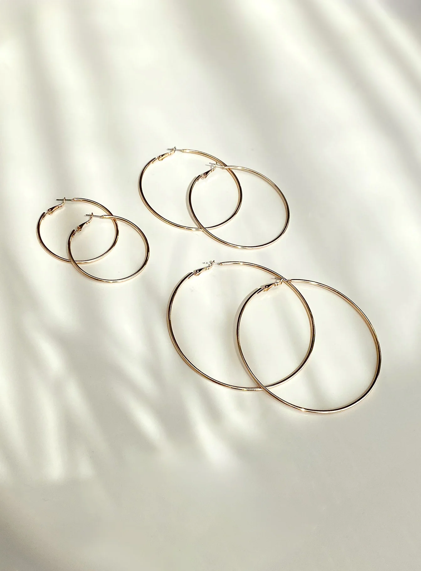 Guessing Game Hoop Earring Pack Gold - Image 4