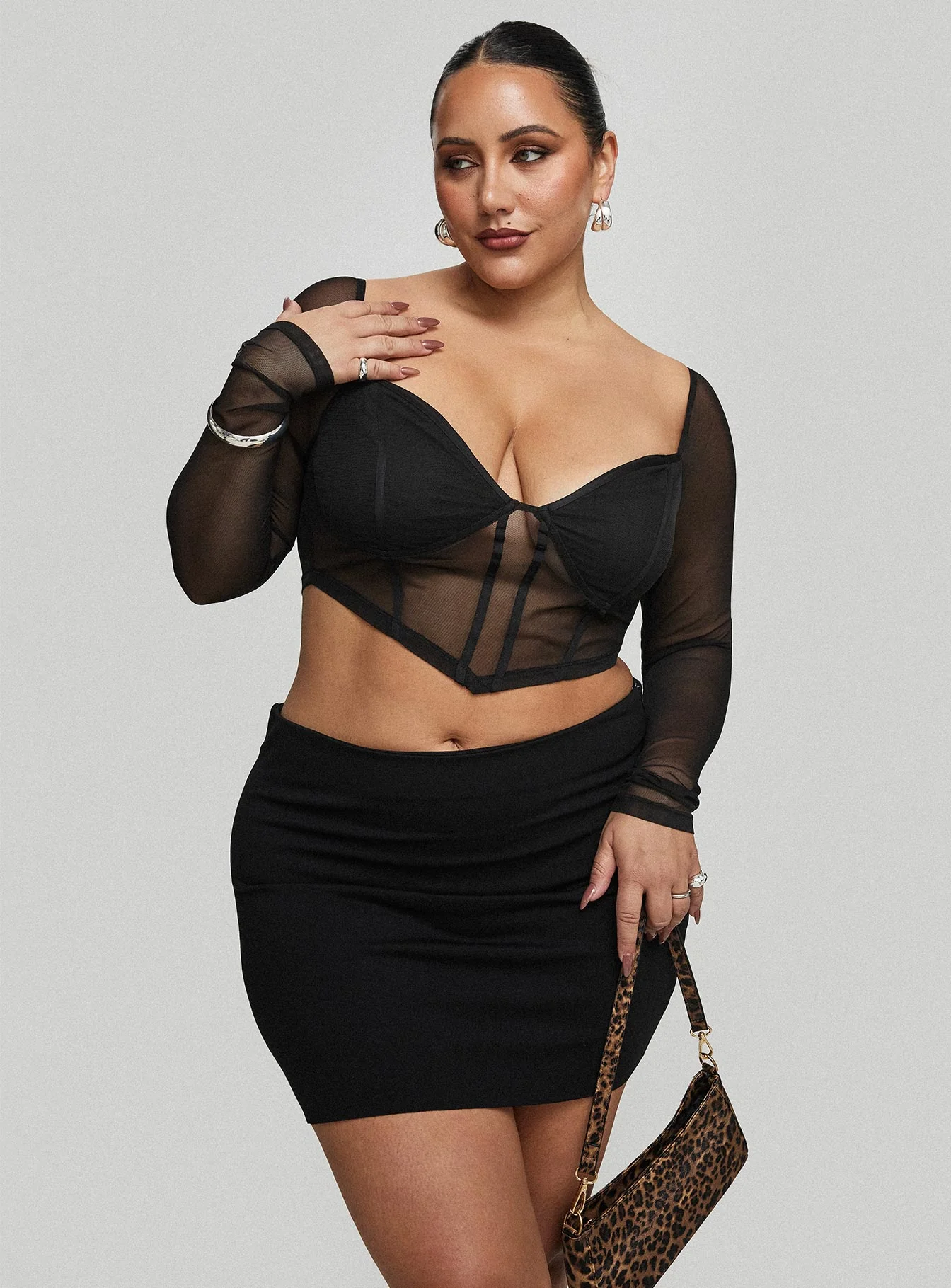 Karley Low Waist Mini Skirt Black Curve - Image 9