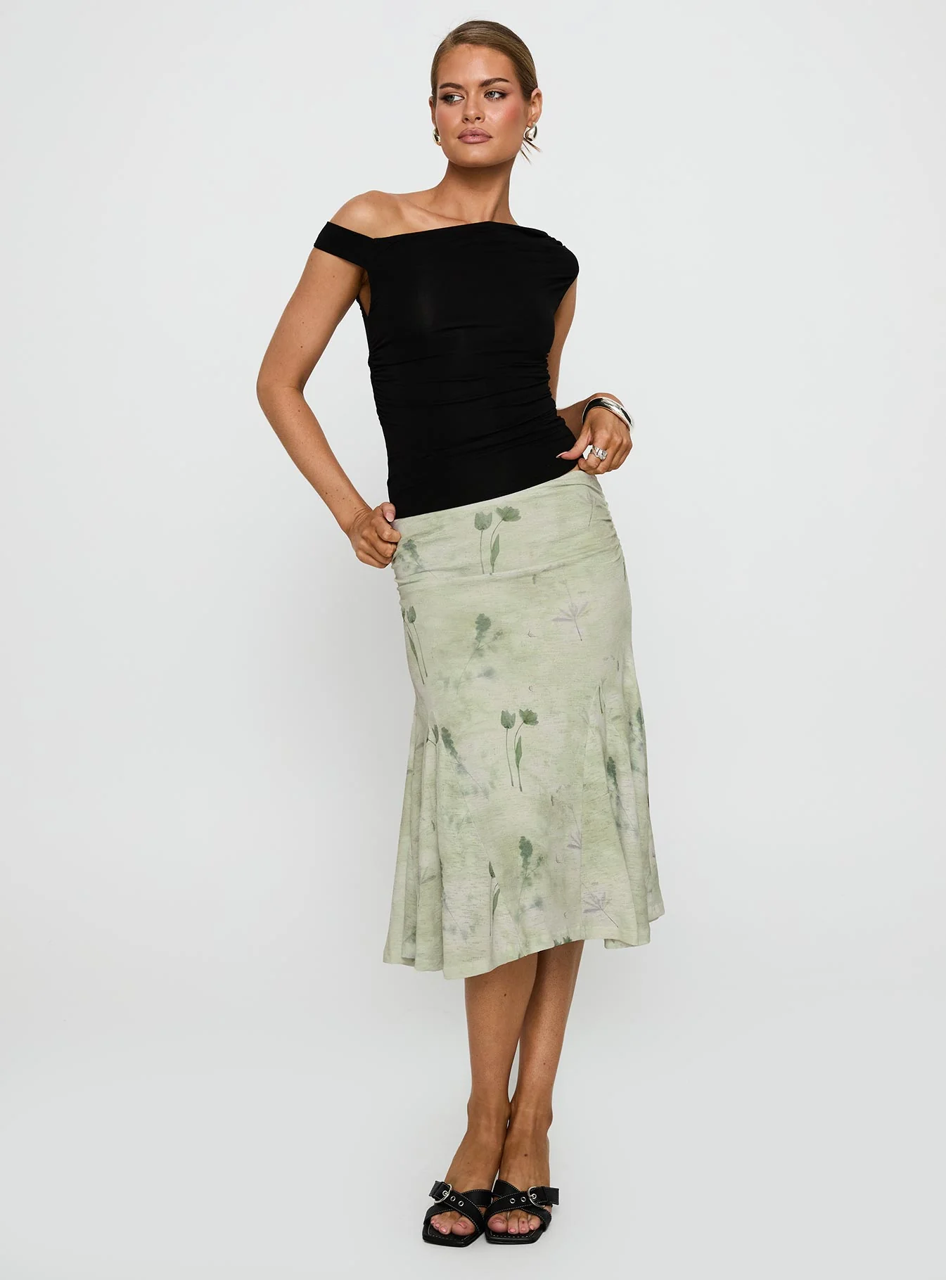 Lewish Low Rise Midi Skirt Green Floral - Image 2
