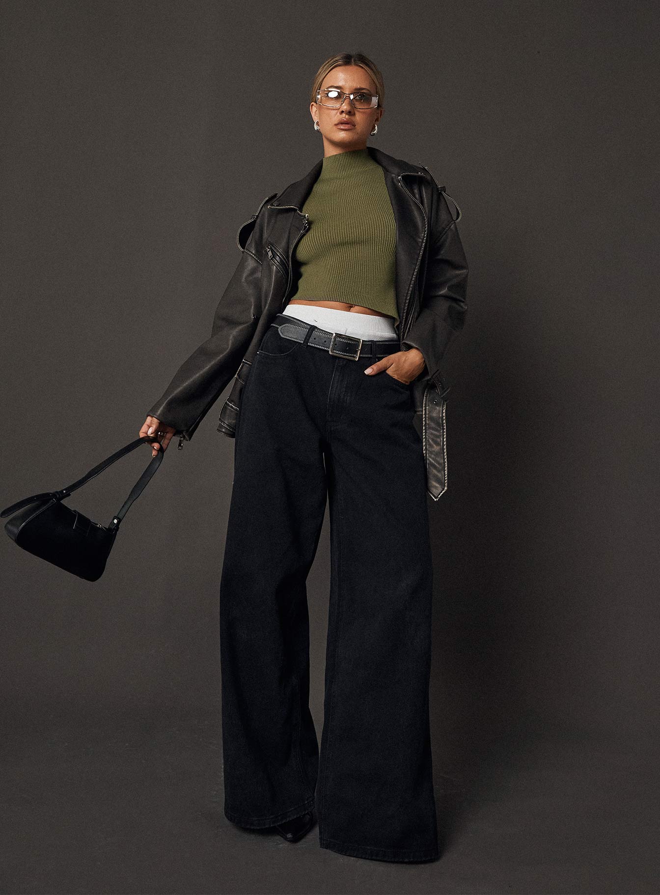 Naylor Mid Rise Wide Leg Jeans Washed Black Denim Petite - Image 11