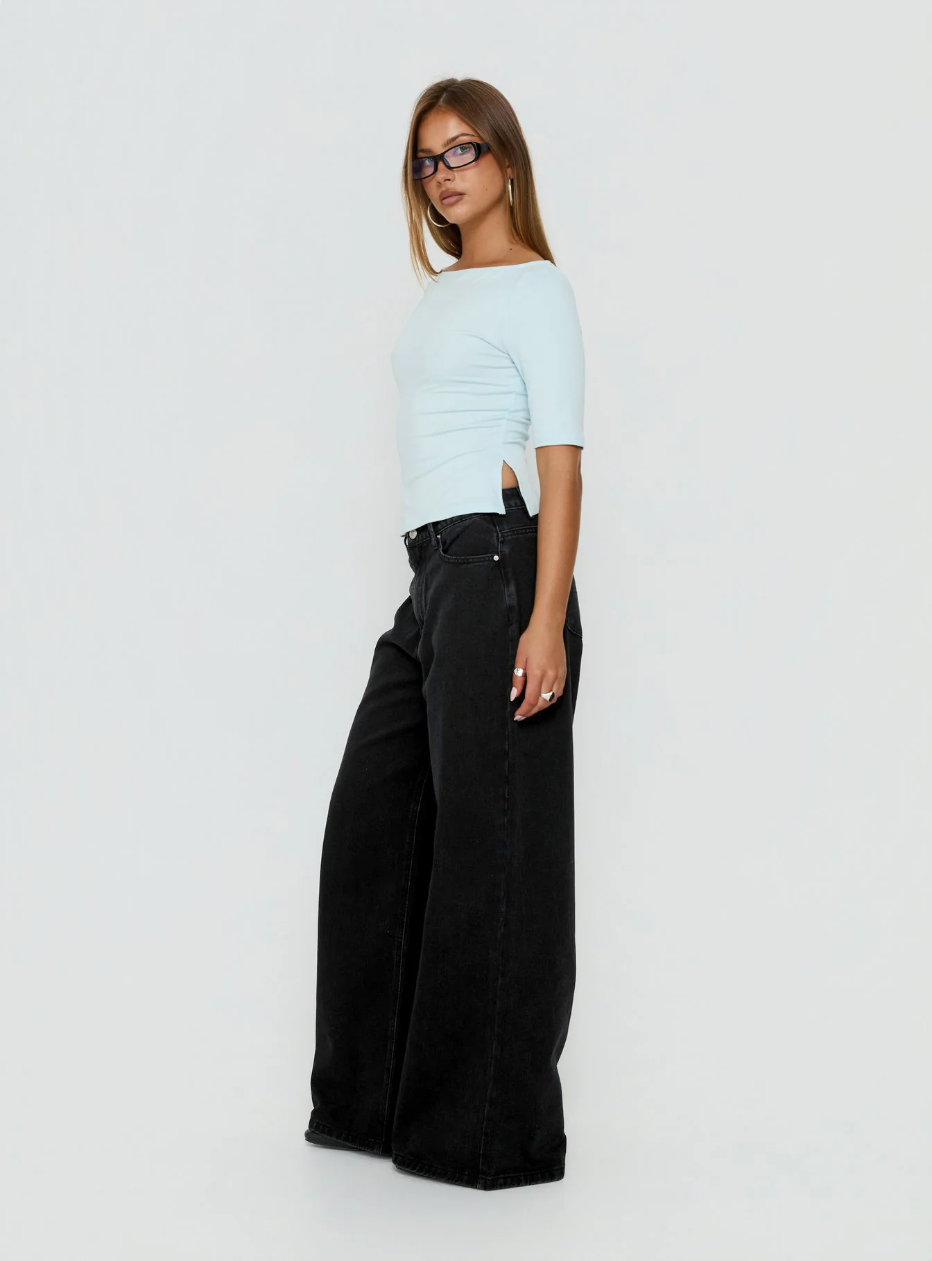 Naylor Mid Rise Wide Leg Jeans Washed Black Denim Petite - Image 4
