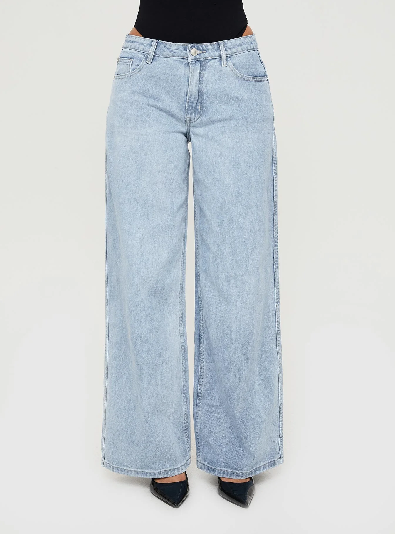 Ramos Low Rise Wide Leg Jeans Light Blue Wash Petite - Image 2