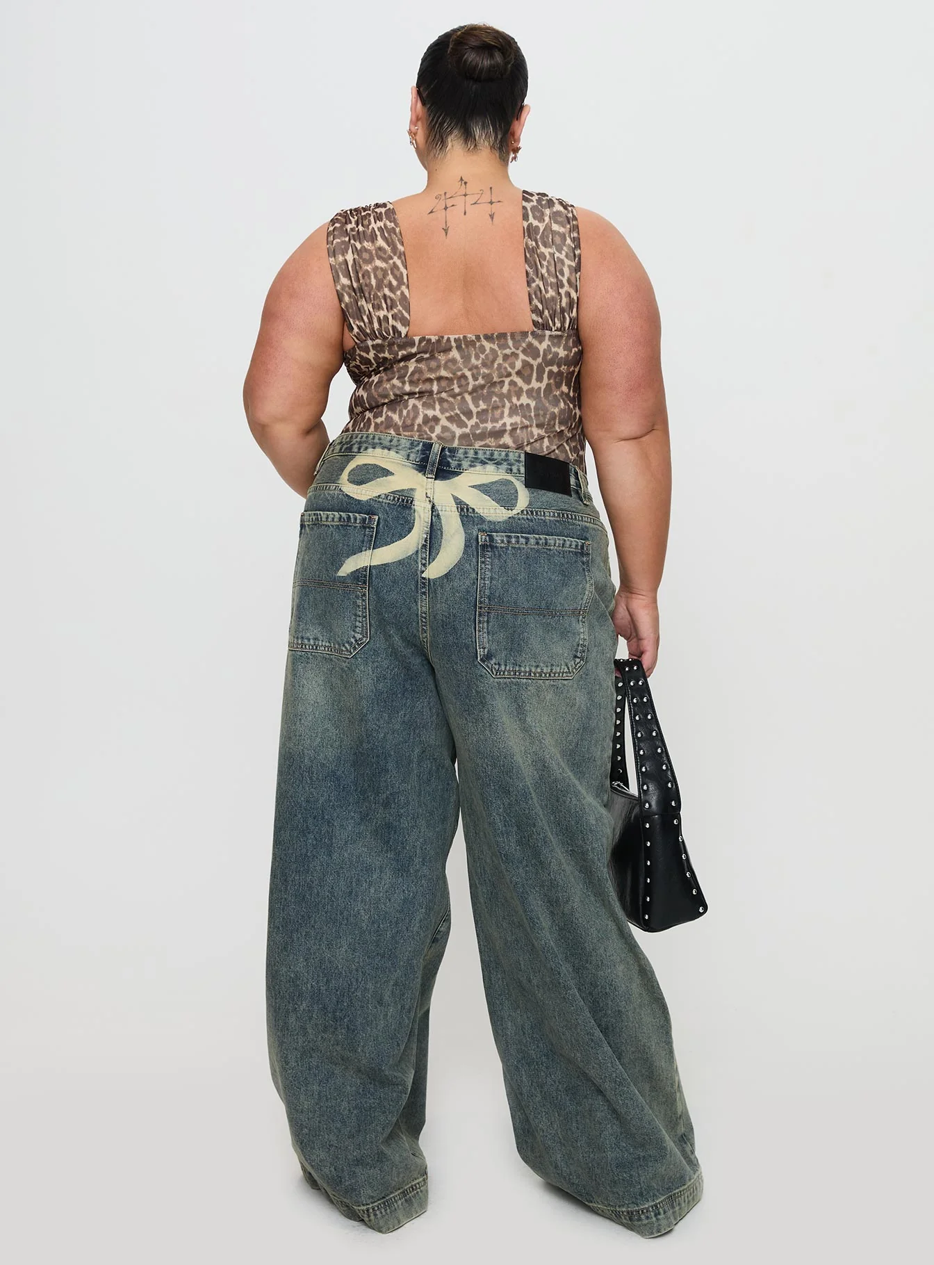Ribbon Stamp Low Rise Wide Leg Jeans Antique Wash Curve - Image 5