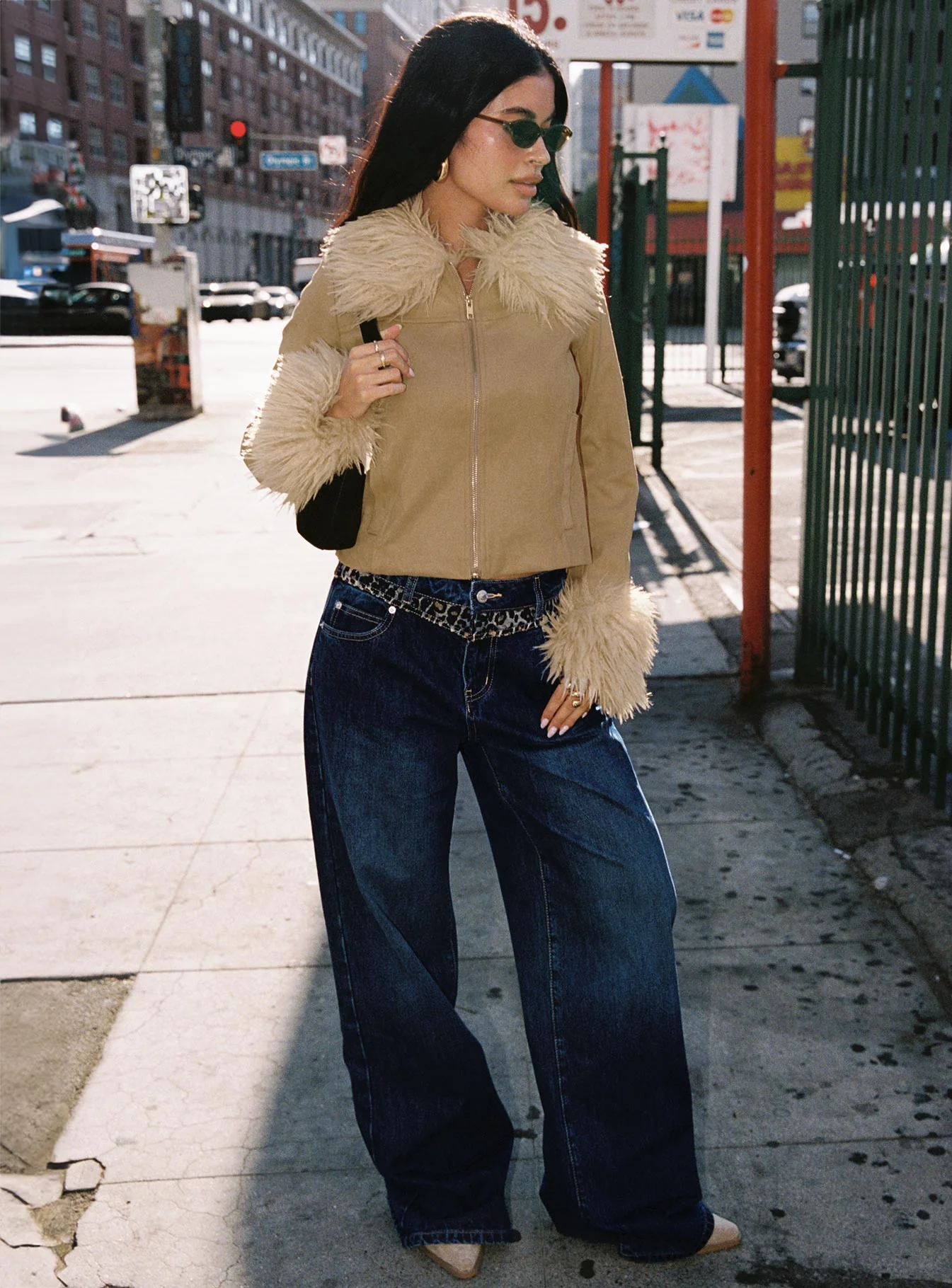 Savenna Mid Rise Wide Leg Jeans Dark Wash / Leopard - Image 2