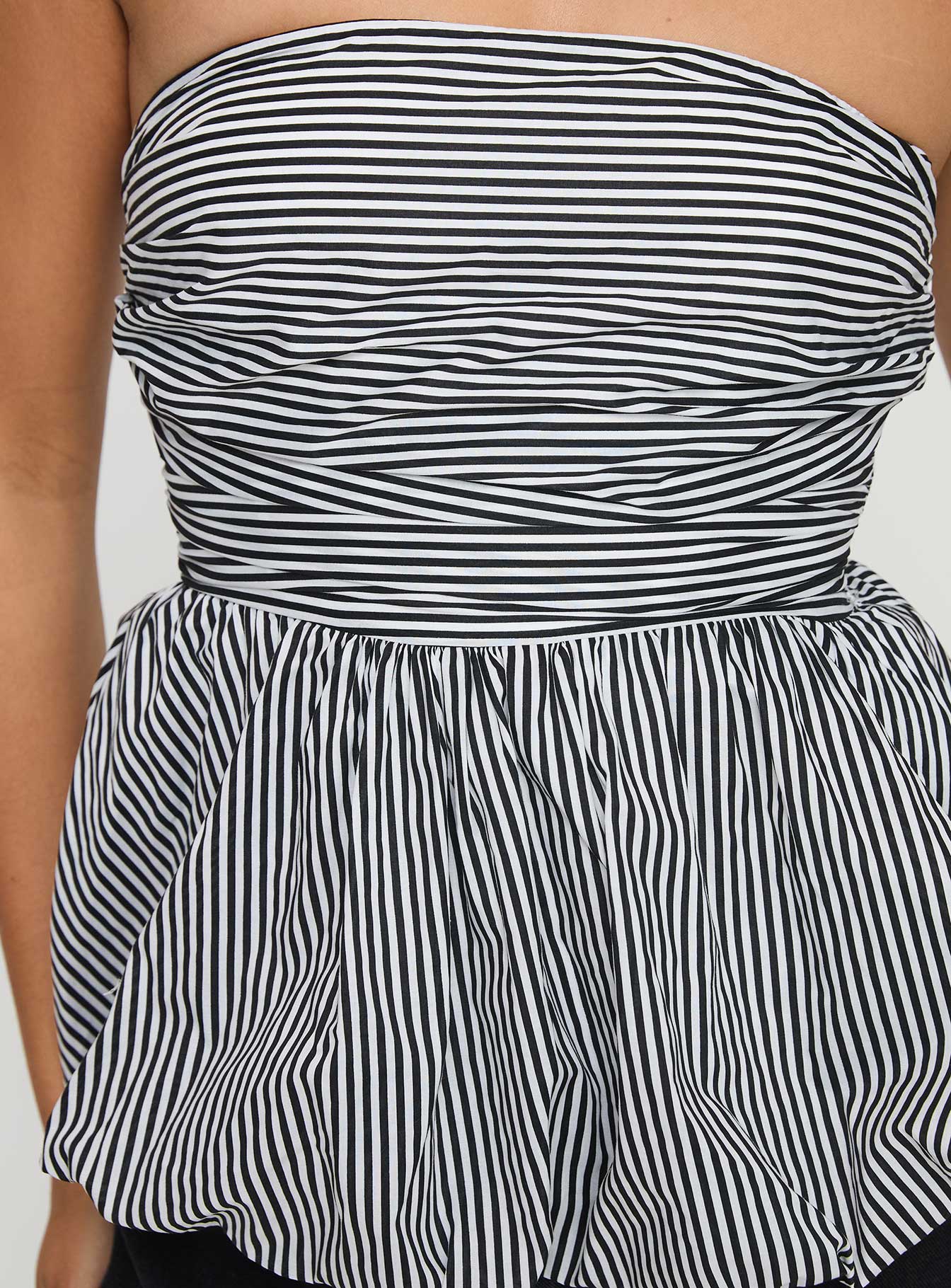 Selenea Bubble Hem Top Black / White - Image 6