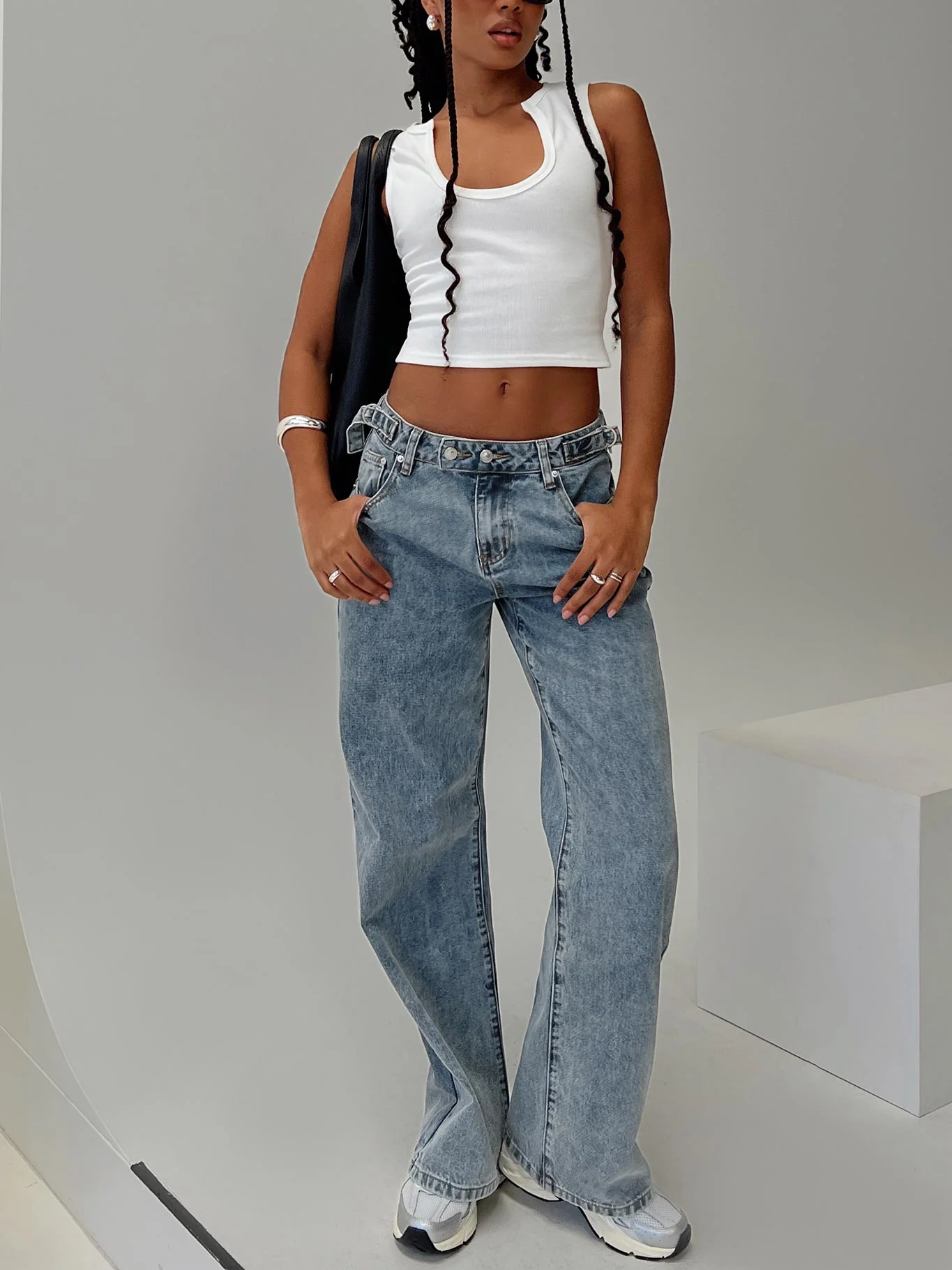 Sidle Low Rise Straight Leg Jeans Light Wash - Image 8