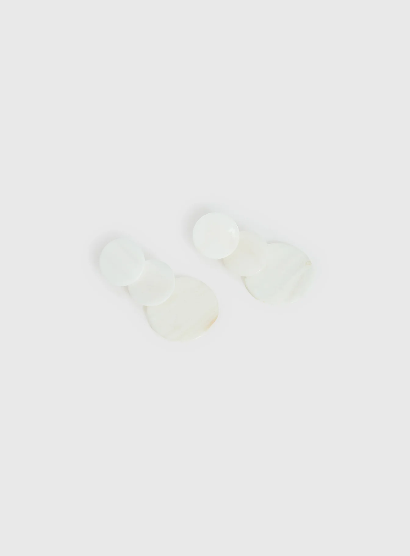 Terza Shell Tiered Earrings White - Image 3