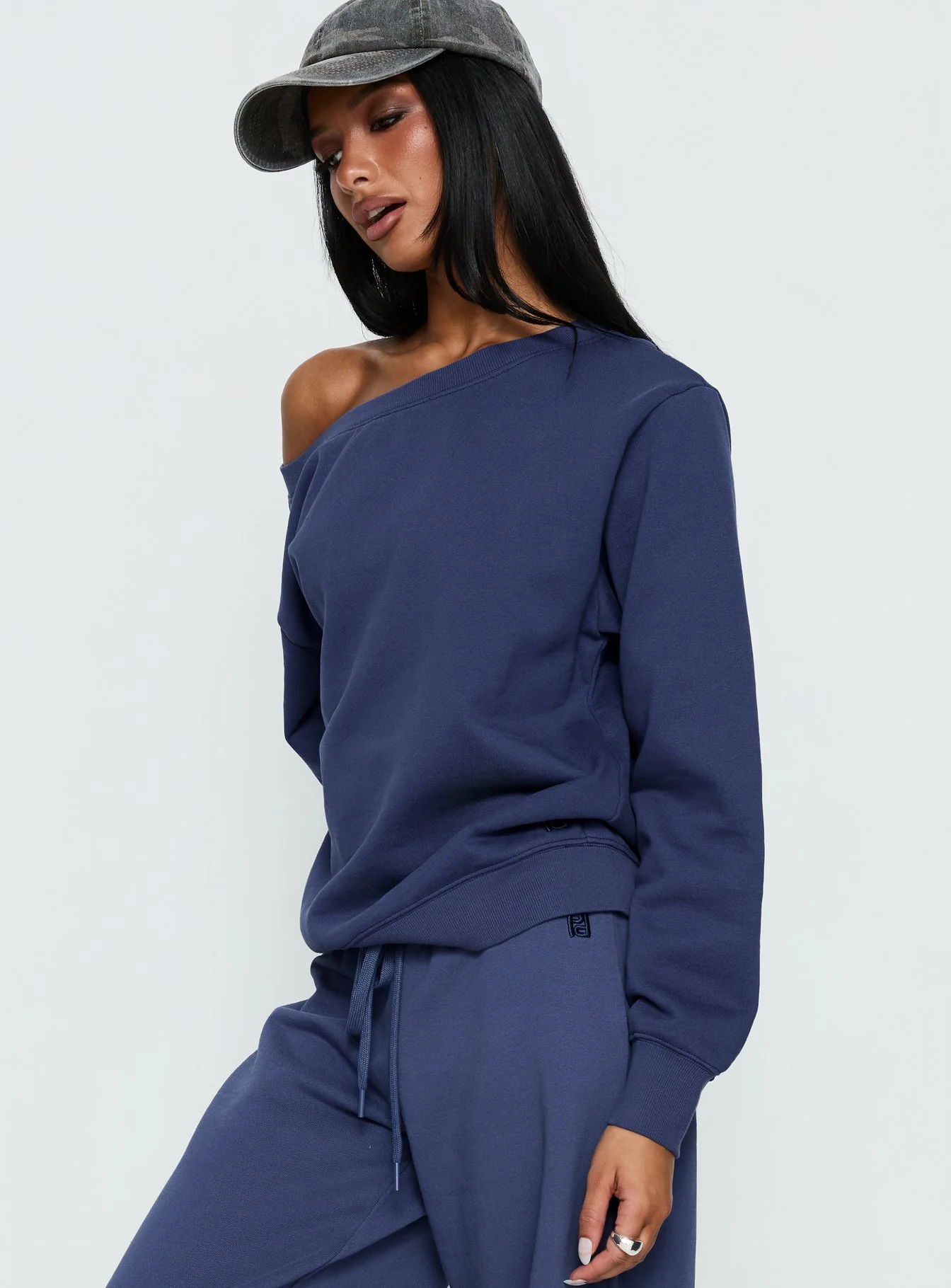 Wellness Off the Shoulder Jumper Navy - Image 4